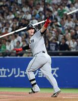 　２回、同点２ランを放ち、ポーズをとるリチャード