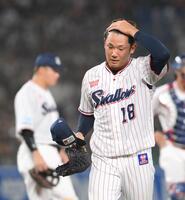 　５回、岡本に危険球を与え、退場する奥川（撮影・伊藤笙子）