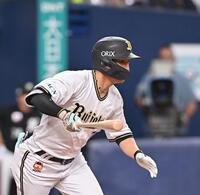 　８回、猛打賞となる右前打を放つ西川（撮影・西田忠信）