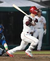 　４回、宗山が右前打を放つ。シーズン１００安打に到達した