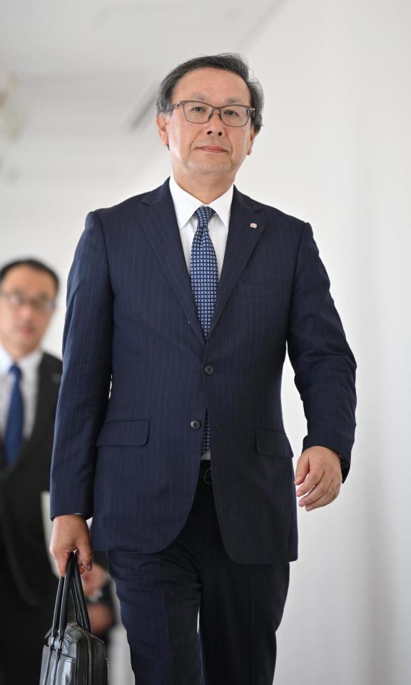 　オーナー会議に臨む日本ハム・井川伸久オーナー