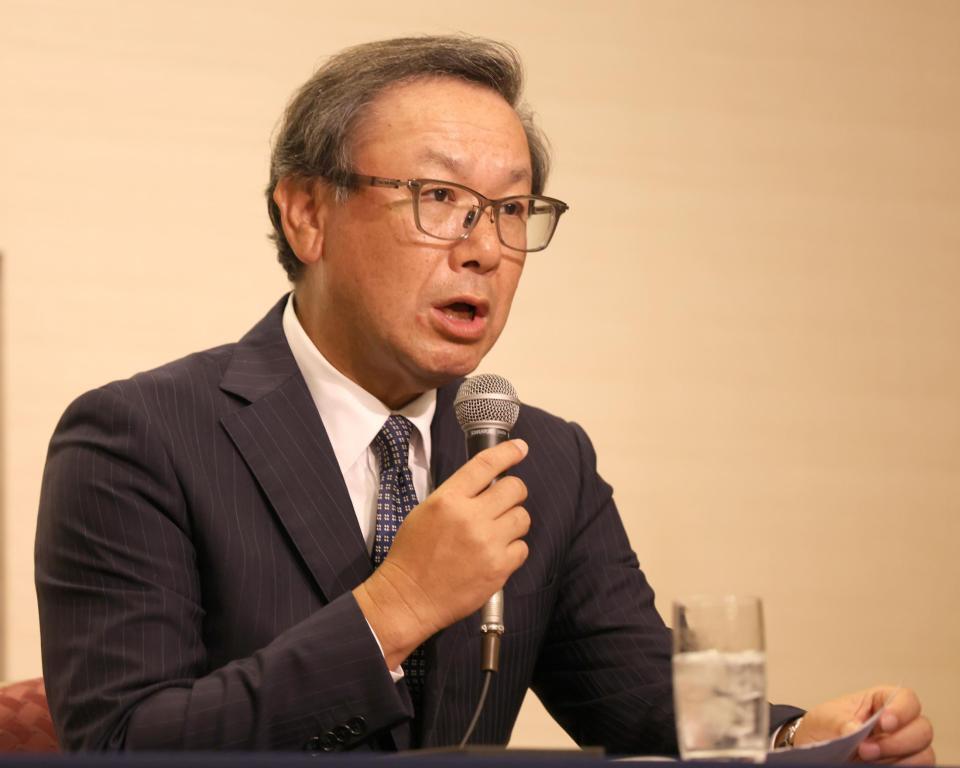 　会見する日本ハム・井川伸久オーナー（撮影・佐々木彰尚）