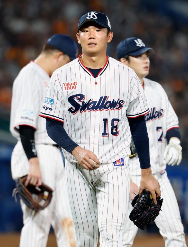 　５回、岡本への頭部死球で危険球退場となった先発の奥川