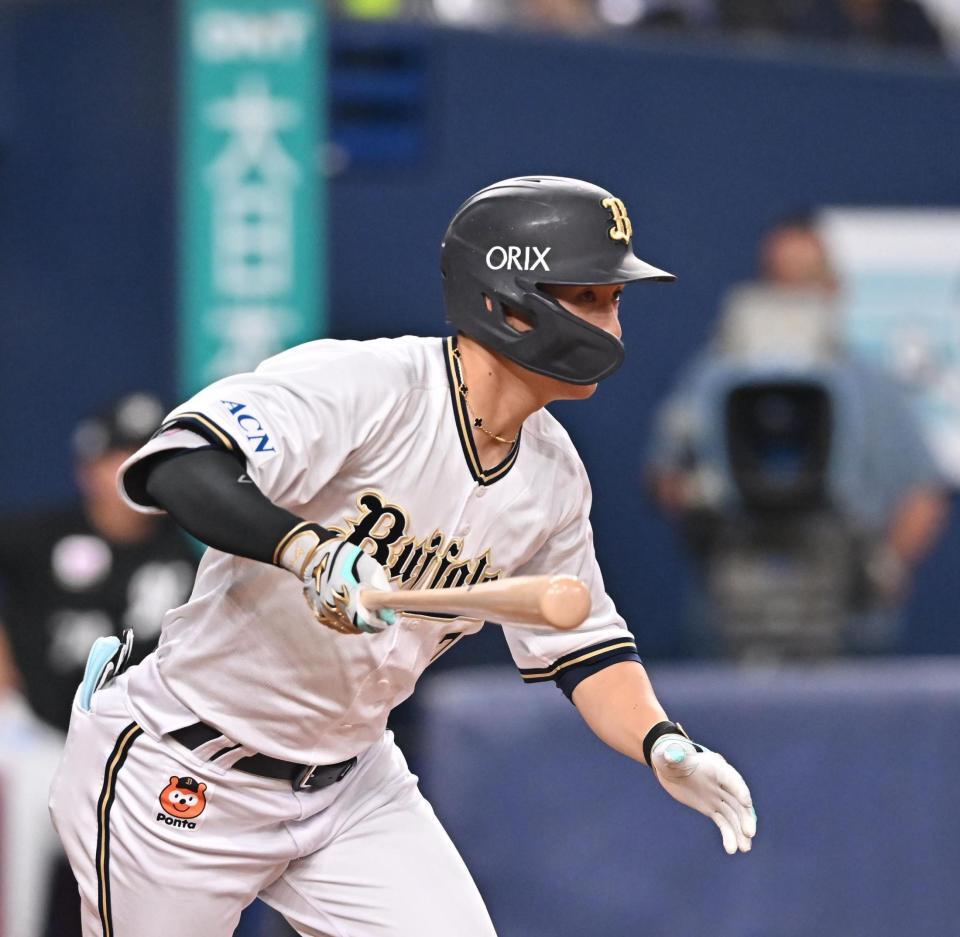 　８回、猛打賞となる右前打を放つ西川（撮影・西田忠信）