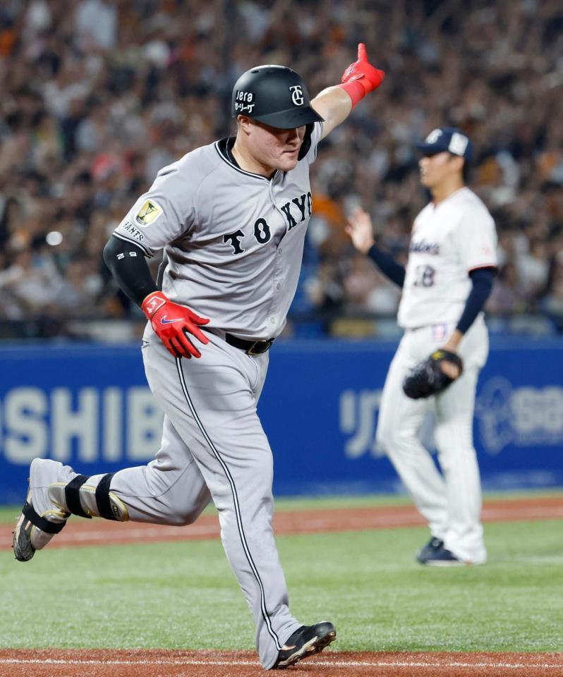 　２回、２ランを放ったリチャード。奥は奥川