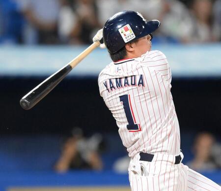 　２回、左越えソロを放つ山田（撮影・伊藤笙子）