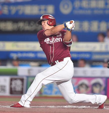 　７回、空振り三振に倒れた浅村（撮影・開出牧）