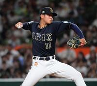 　先発し力投する山下