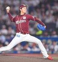 　力投する岸（撮影・開出牧）