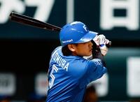 　４回、野村が中前に適時打を放つ