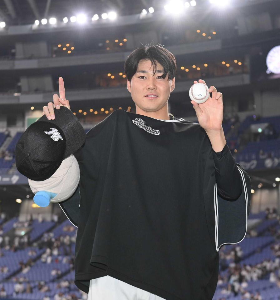 　プロ初勝利を挙げ、ポーズを決める広池（撮影・西田忠信）