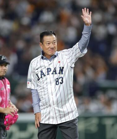 　セレモニアルピッチを行った原辰徳・巨人前監督（撮影・西岡正）