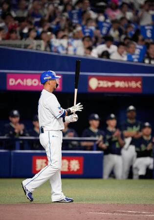 　１回、打席に向かう中田