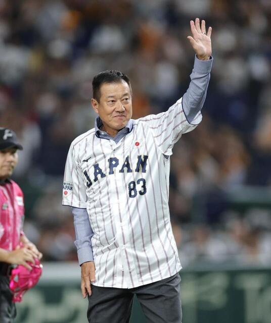 巨人 原辰徳氏が異例の始球式 投球前に三塁・岡本に1球「ウォーム