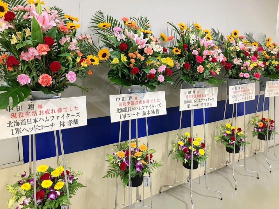 　中田翔引退試合に届いたフラワースタンド