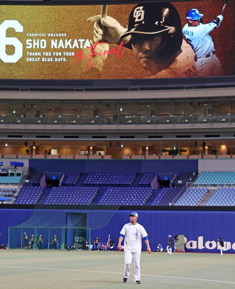 　ウオーミングアップを始める中田（撮影・立川洋一郎）