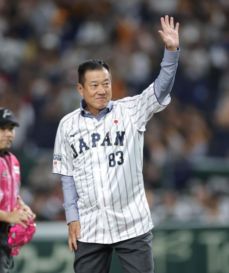　セレモニアルピッチを行った原辰徳・巨人前監督（撮影・西岡正）
