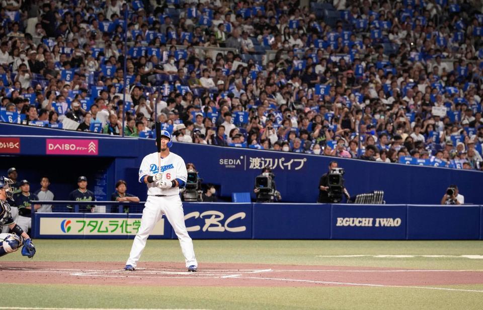 　１回、打席に立つ中田