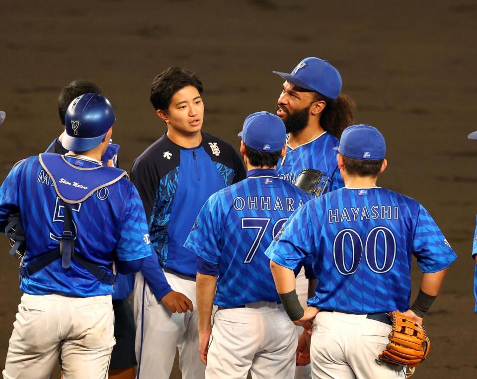 　４回、ジャクソンは先制を許しマウンドで厳しい表情を見せる（撮影・山口登）