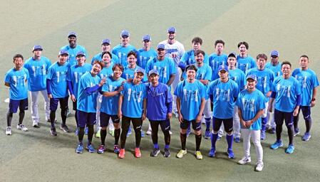 【写真】引退の祖父江と岡田がチームメートと最後の練習　笑顔で記念撮影