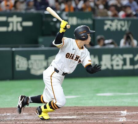 　４回、浦田が中前適時打を放つ