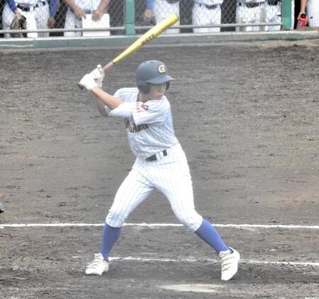 　４番で初スタメンを飾った中央学院・谷