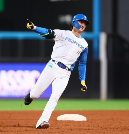 日本ハム、V諦めん!代打浅間が劇的サヨナラ打 新庄監督も歓喜爆発、ガッツポーズ 最大5点リード追いつかれるも執念 首位ソフトBと3・5差に