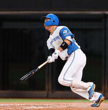 　９回、二塁打を放つ山県（撮影・中島達哉）