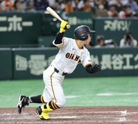 　４回、浦田が中前適時打を放つ