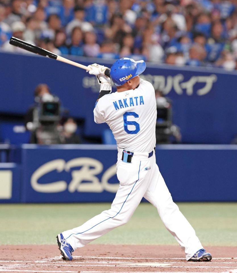 　１回、空振り三振に倒れる中田