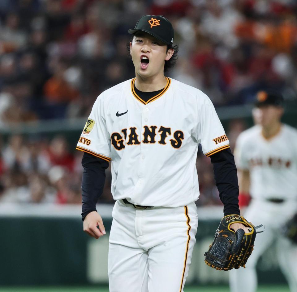 　６回、坂倉を空振り三振に仕留めた山崎