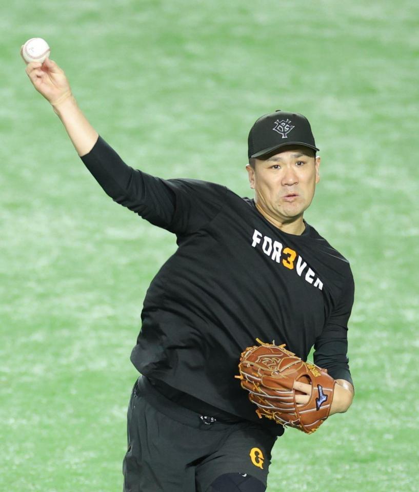 　キャッチボールする田中将（撮影・西岡正）