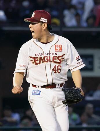 　９回、西武・源田を空振り三振に仕留め、雄たけびを上げる藤平