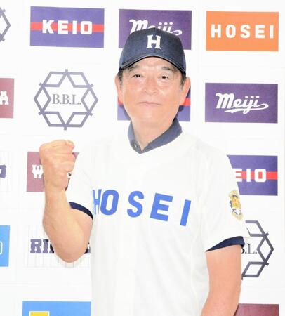 　レジェンド始球式に登場した法大ＯＢの小早川毅彦氏