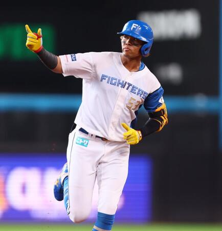 Ｖへ執念！日本ハムが２連勝　ソフトＢ敗れ２・５差に接近　水谷先制２ラン、郡司も２ランで追加点　福島無傷の５勝目