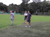 　阪神ナイン、コーチらと交流する青柳