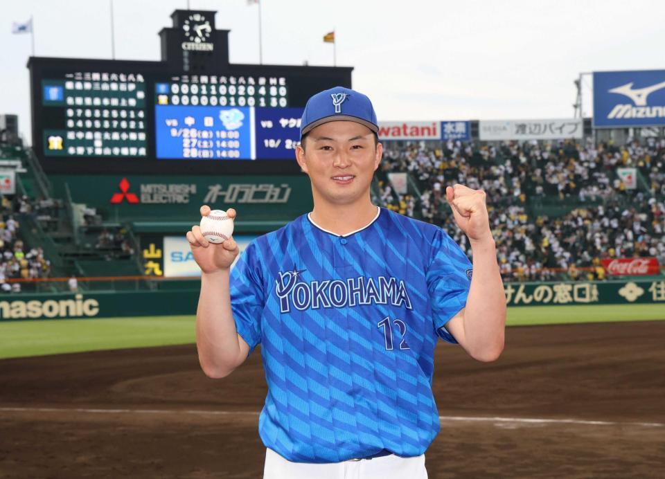 　お立ち台でポーズをとる竹田（撮影・北村雅宏）