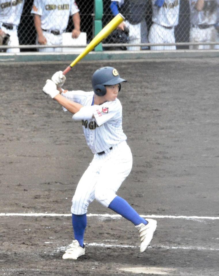 　初スタメンで４番となった中央学院・谷