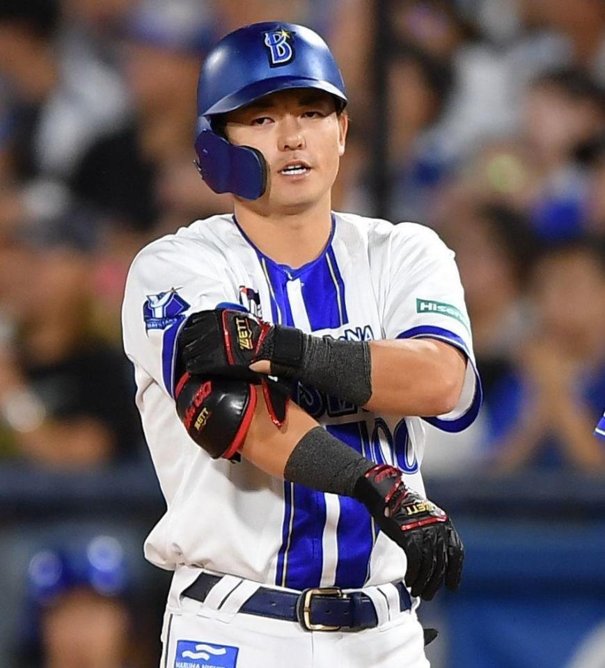 　２回、先制の中前適時打を放ち出塁した林（撮影・開出牧）