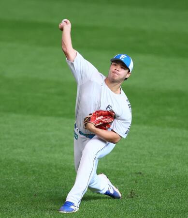 　調整する孫（撮影・中島達哉）