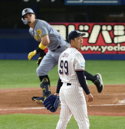 　２回、佐藤輝に先制ソロを浴びる青柳（撮影・金田祐二）