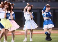 　ファイターズガールときつねダンスを踊る＝ＬＯＶＥ（撮影・中島達哉）