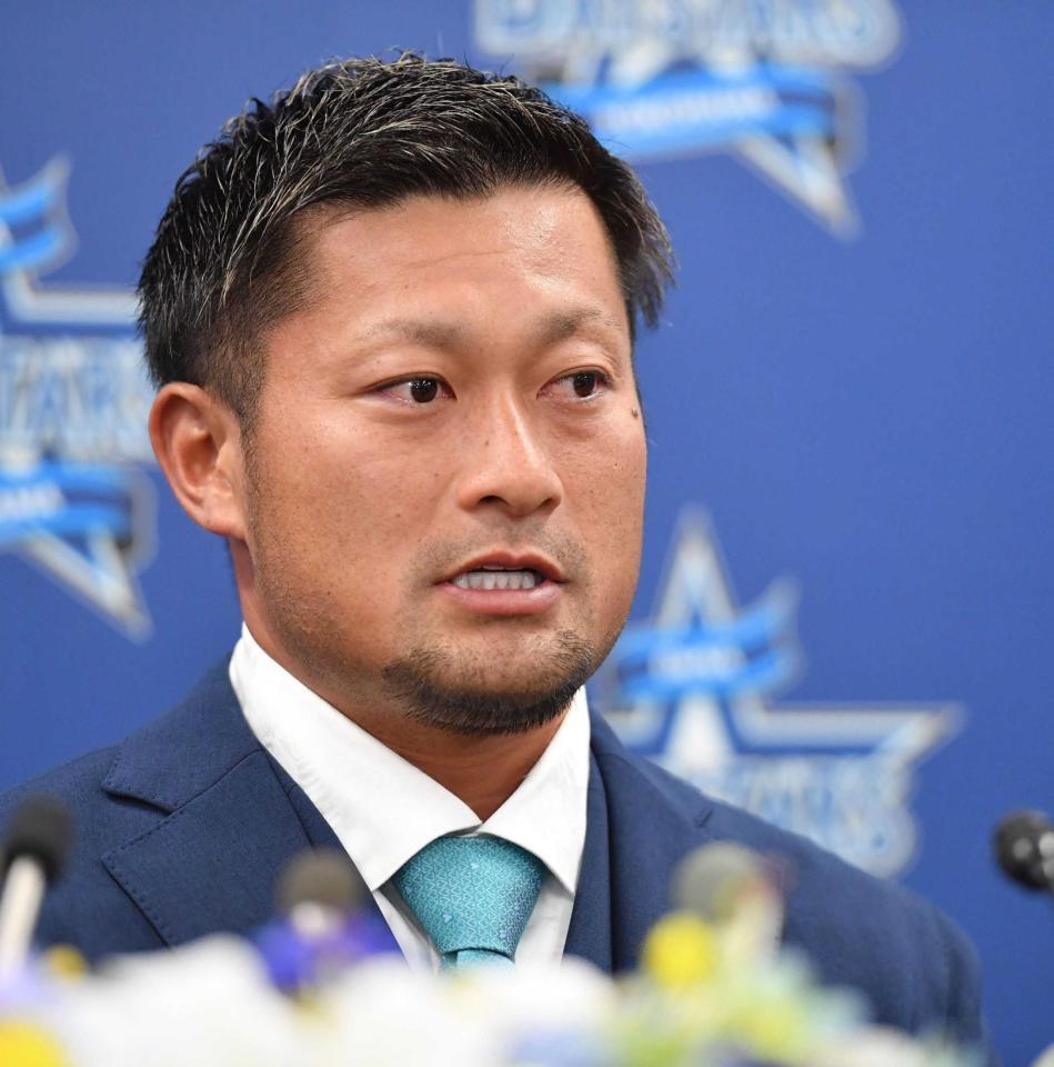 　引退会見で心境を語る森唯（撮影・開出牧）