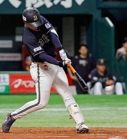 　３回、太田が左前に先制打を放つ