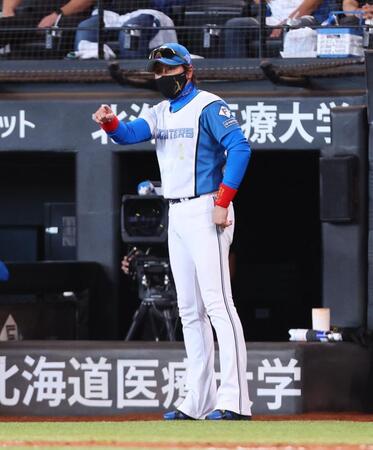 日本ハム　新庄剛志監督がセレモニーで爆笑マイクパフォ「僕たちはあきらめません」キツ～い振りも「清宮アカンたろうにも」