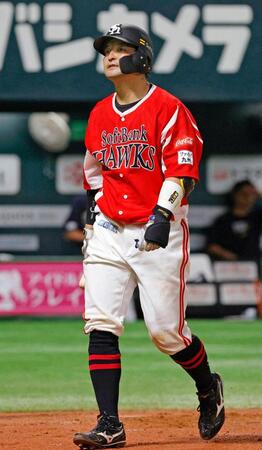 　７回、空振り三振に倒れた嶺井