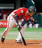 ５回ソフトバンク２死満塁、柳町が二ゴロに倒れる＝みずほペイペイドーム