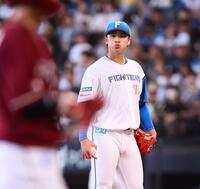 　２回、追加点を許し、マウンドで深呼吸する孫（撮影・中島達哉）