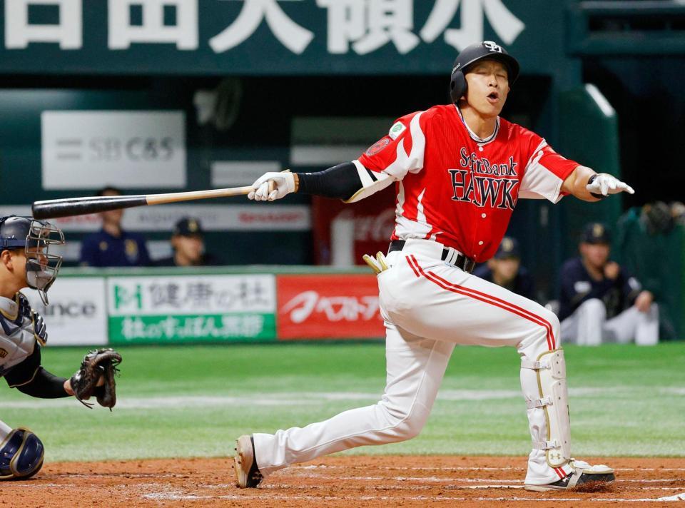 ３回ソフトバンク１死二塁、柳田が空振り三振に倒れる＝みずほペイペイドーム