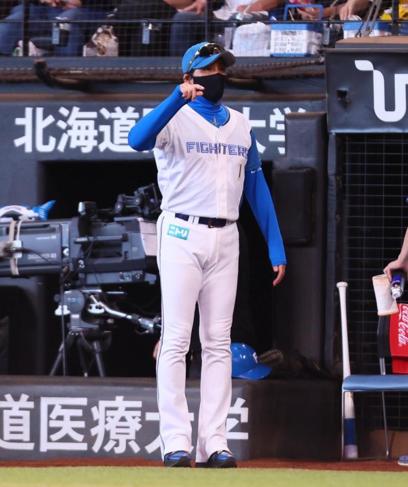 　２回、孫の交代を告げ・新庄監督